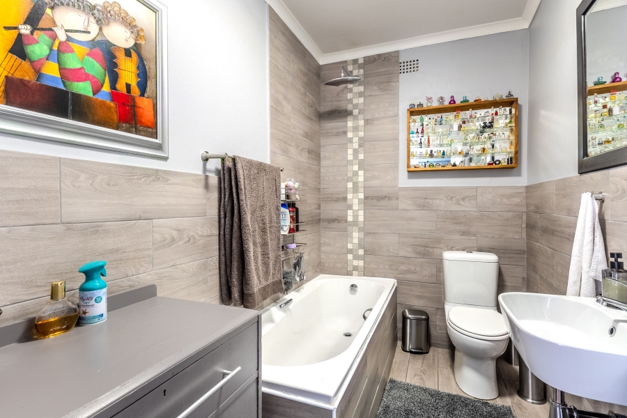 4 Bedroom Property for Sale in Protea Heights Western Cape